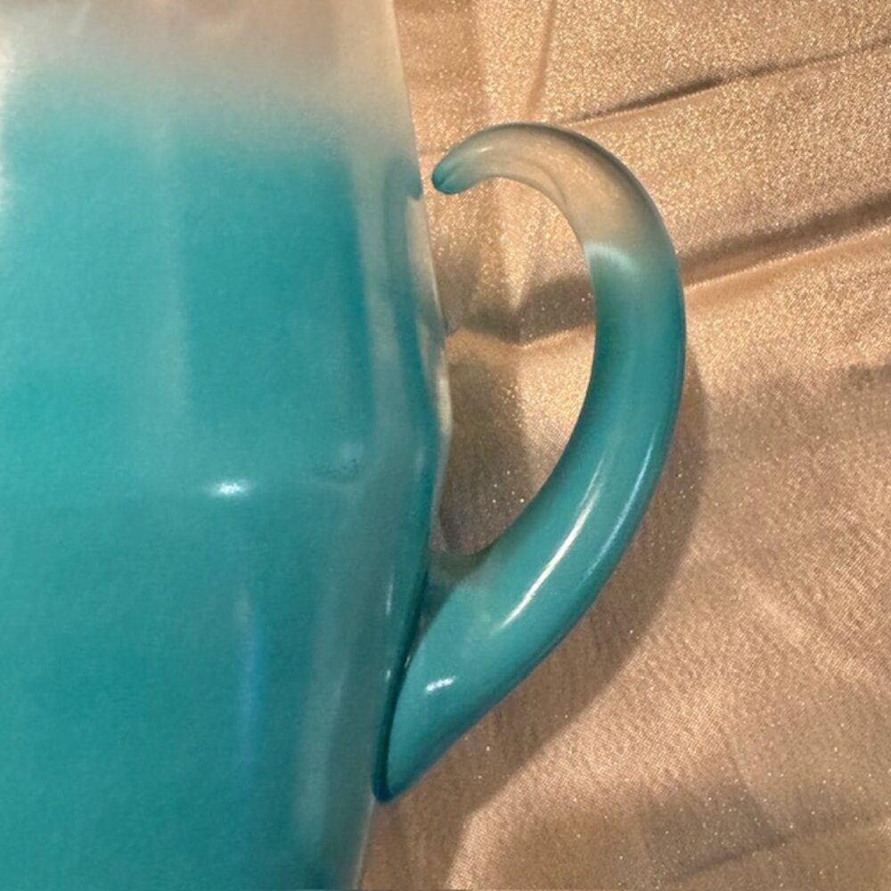 Vintage Blendo Glass Pitcher & 2 glasses - Frosted Turquoise w/ Gold Trim - Picture 4 of 15